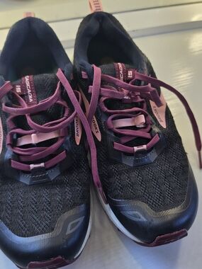 Brooks Women’s Cascadia Trail Running Shoes - Black & Pink Size 7.5